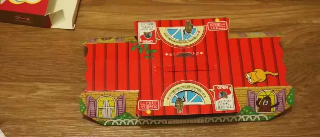 我竟然给蟑螂买了一套房子并请它喝了一罐哈尔滨？