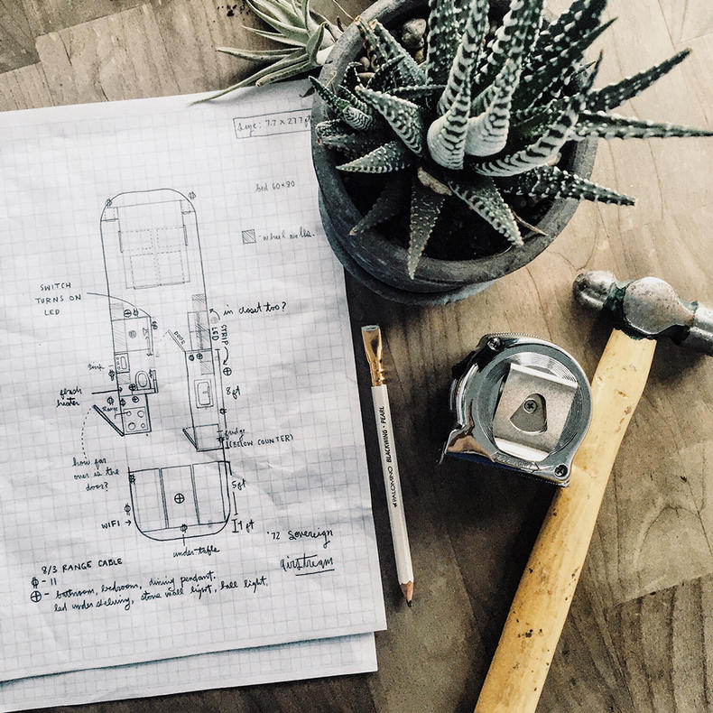 废旧拖车大变身，看小两口造出一个北欧家