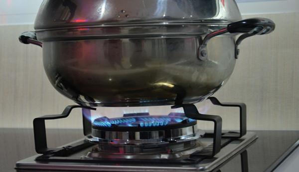 灶具黄焰的原因,灶具火焰黄是什么原因