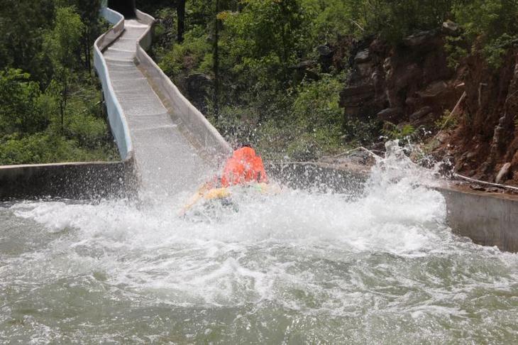 高山漂流完整版,高山悬崖漂流