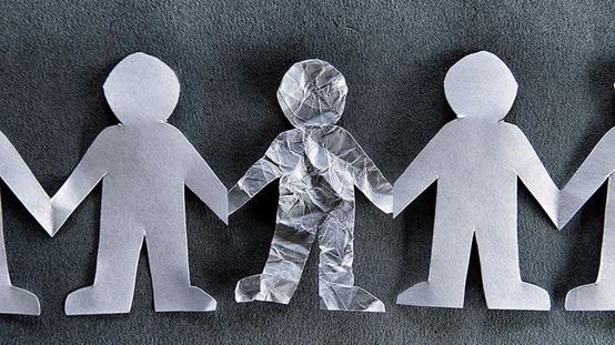 13岁少女疑遭性侵4名嫌疑人到案,警方调查13岁女孩遭霸凌怎么处理