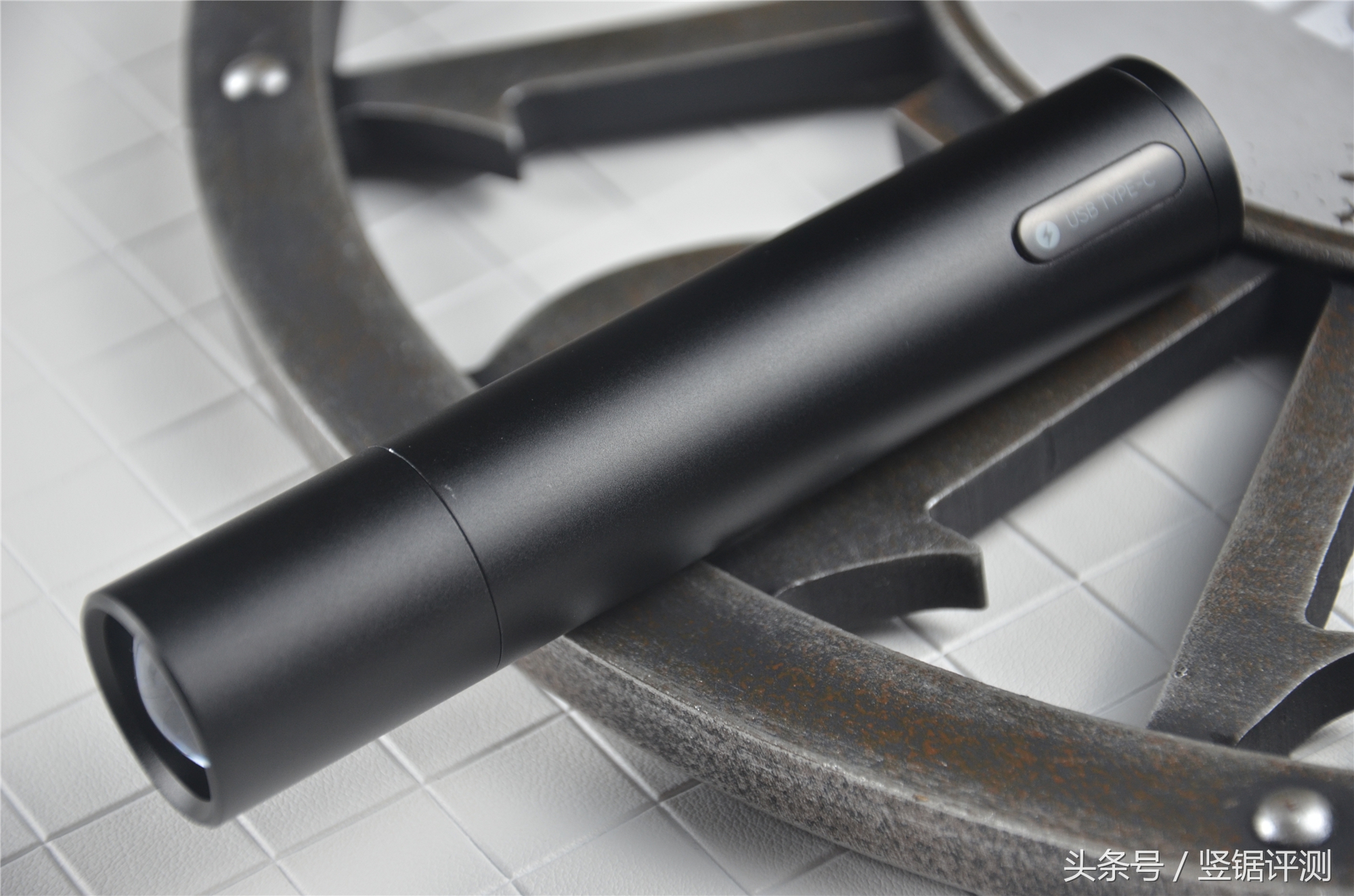 小米强光手电筒评测,小米极蜂变焦强光手电筒