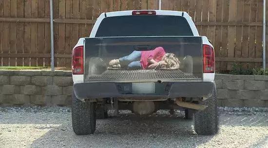 给刚买的新车贴上3D车贴，分分钟成为交警眼中钉！