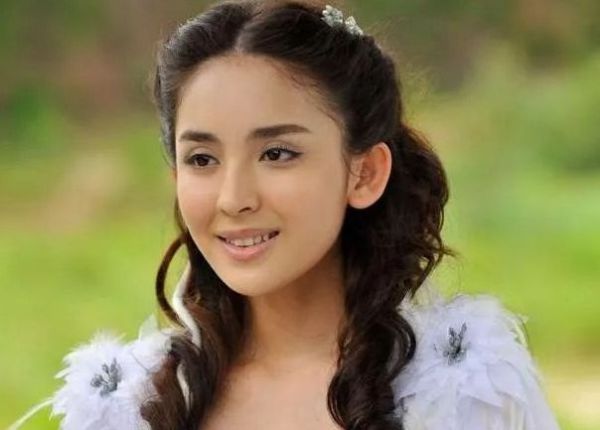 古力娜扎美少女战士一键变脸,江疏影和古力娜扎变脸