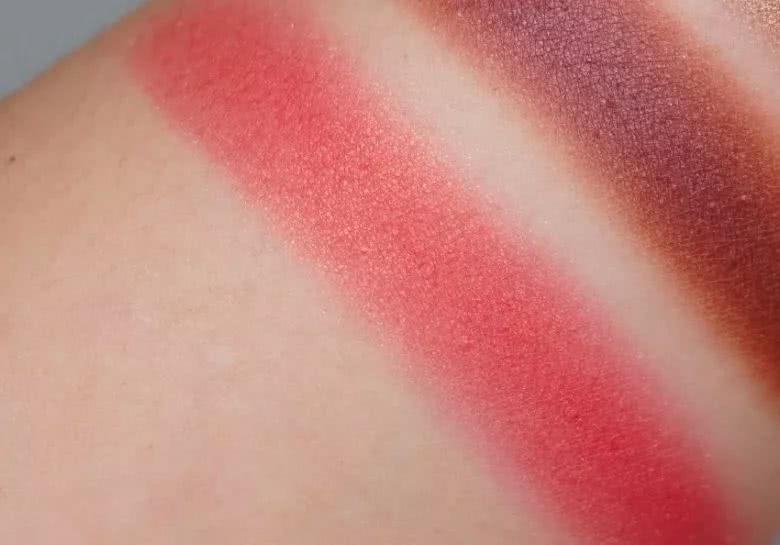 这个牌子出什么都火到断货，女生必须入一个