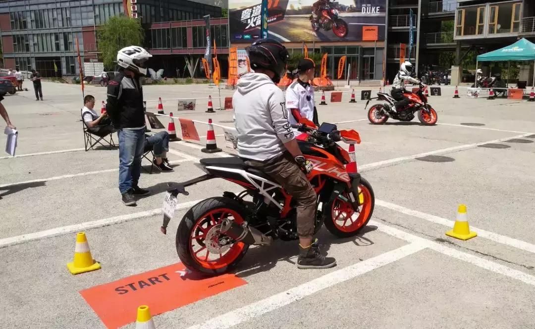 ktm390duke老款改新款,最新款ktm390duke座高