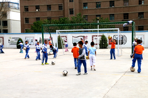 白银区第十小学开展“三城同创”系列活动之社团展示