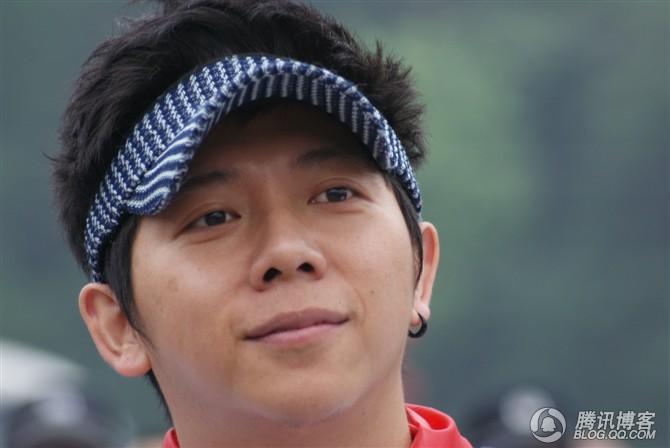 穿越地震带之什邡日记：地震周年谭咏麟黄日华众明星到蓥华小学