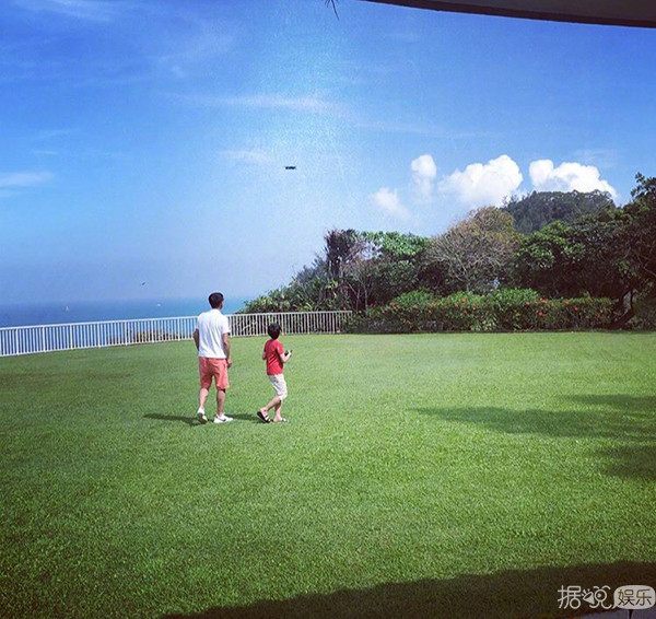 带有足球场的别墅,足球场别墅效果图