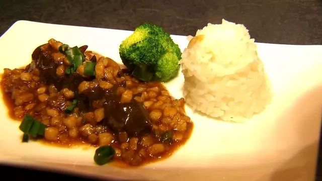 一斤卖到2000元！只有20块钱的他，靠什么逆袭出千万财富？