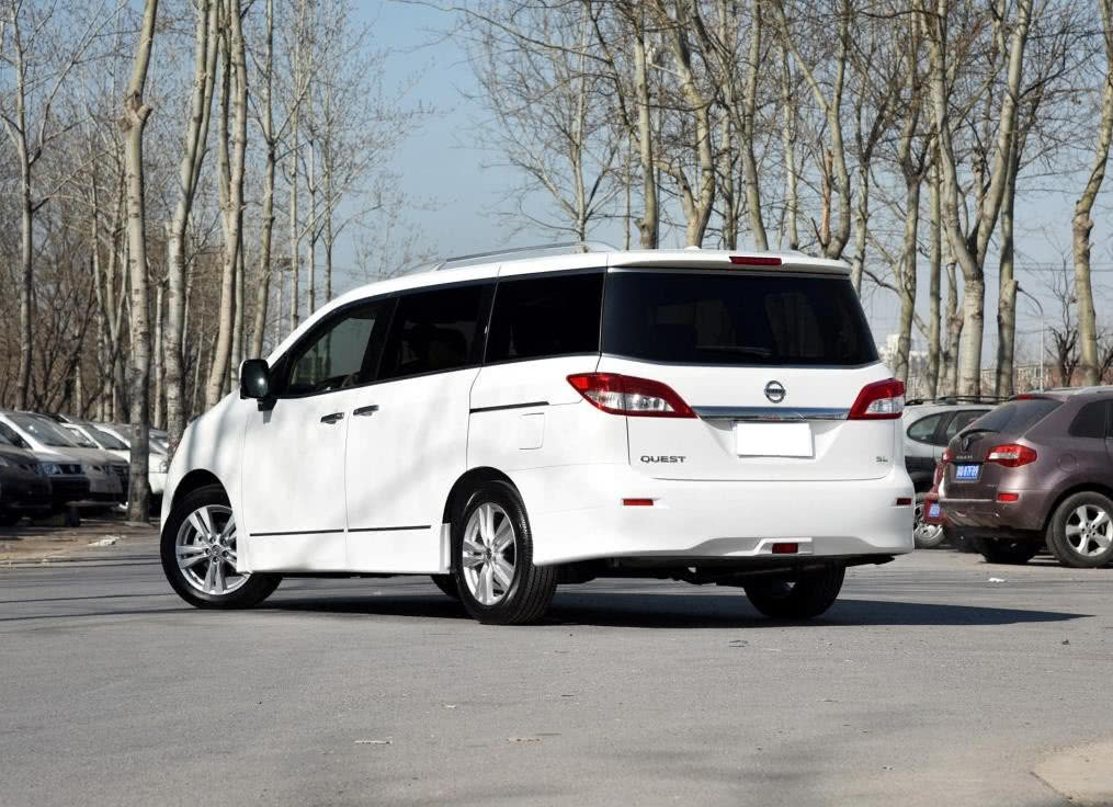 价格不到10万的豪车,日产贵士对比埃尔法