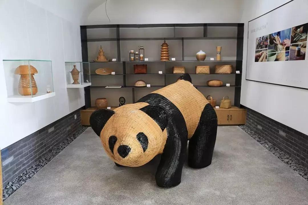 我去了成都向西50里的桃源村,朋友问我是不是去了日本?