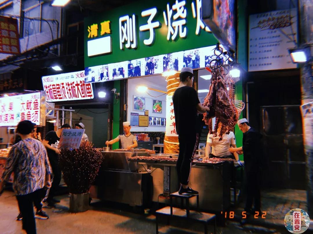 凌晨三点的广济街，全是想来艳遇的西安胖纸