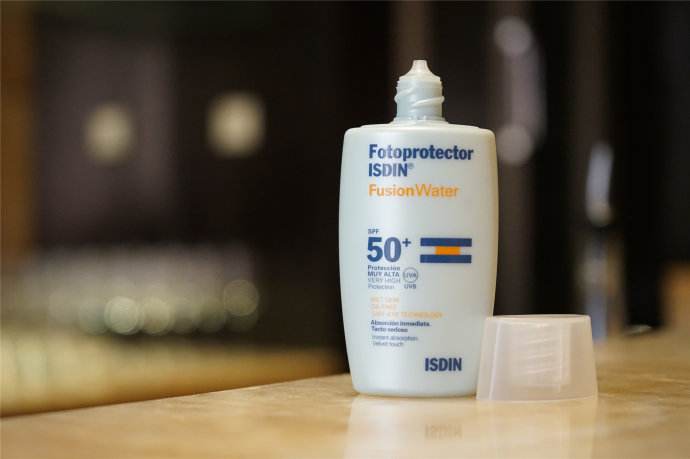 安耐晒防晒霜真实测评,12款安耐晒防晒霜你选对了吗