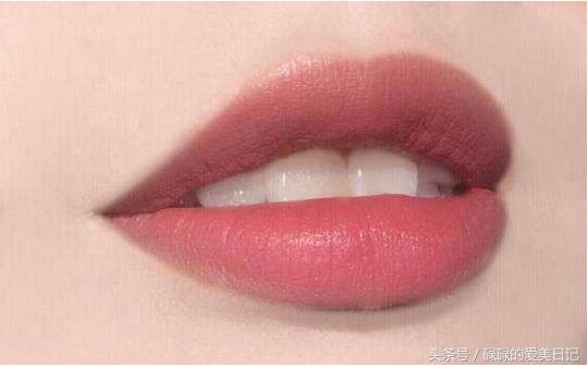 夏天适合哑光口红还是滋润口红,适合夏天涂的口红色号大牌