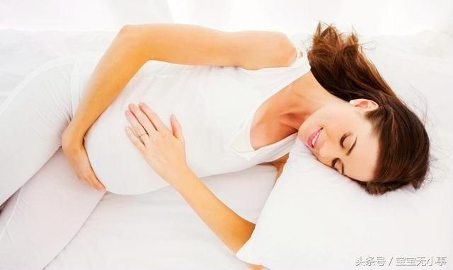 为何胎儿喜欢在晚上“踢”妈妈?可能是孕妇没做好这件事