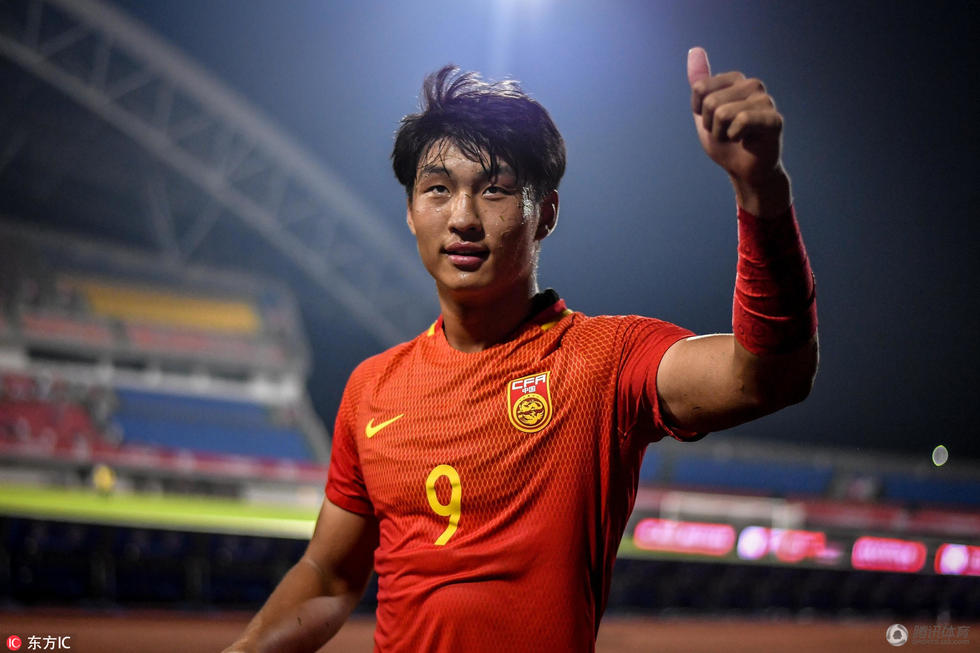 国青再胜乌拉圭，里皮应该和成耀东坐下来聊聊中国足球的战术打法