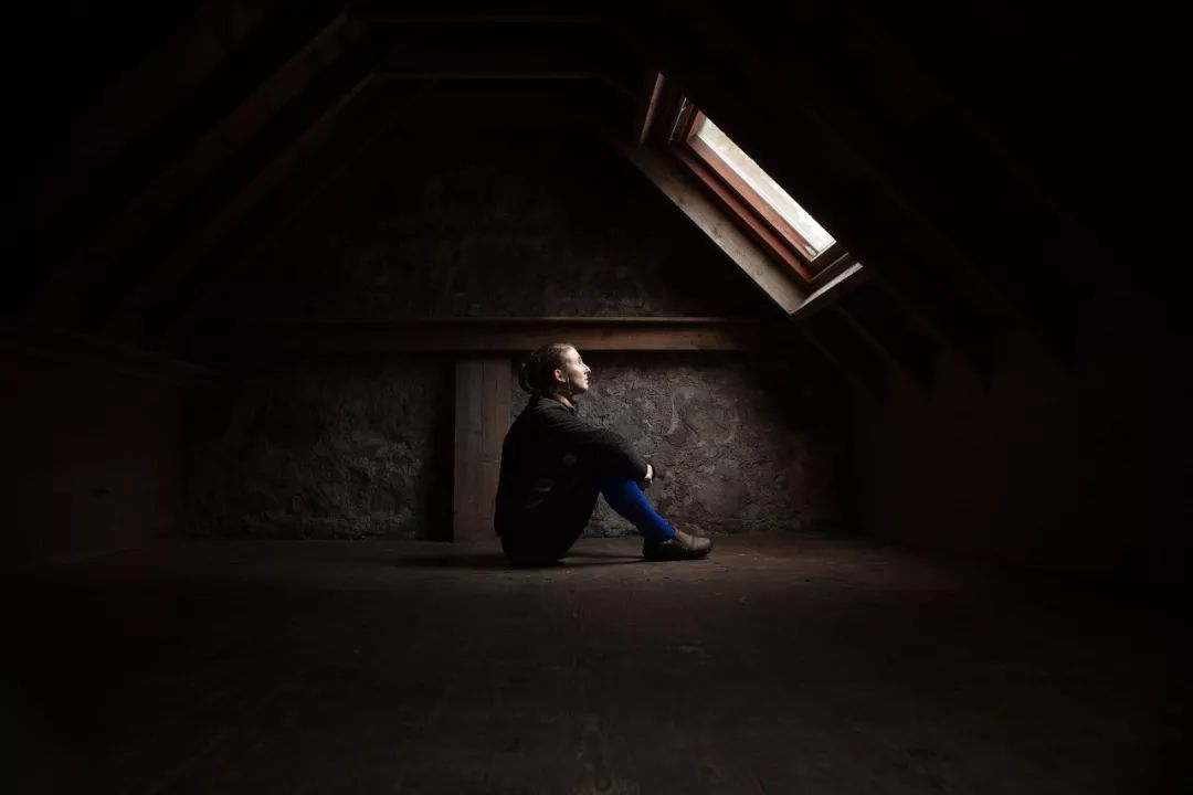 焦虑症两年了最近发作厉害,焦虑症总是乱想控制不住一直哭