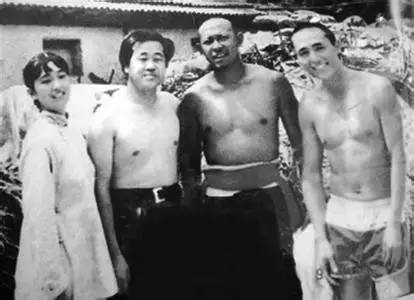 合影留念永不忘,同学合影照时光一去永不回