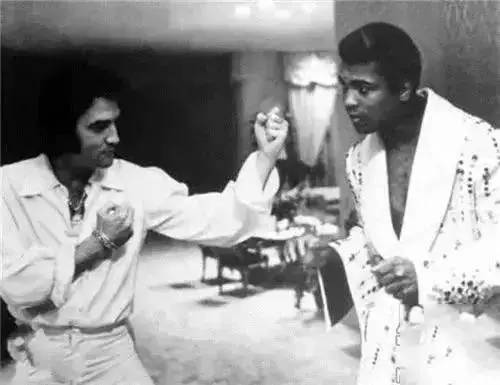 合影留念永不忘,同学合影照时光一去永不回