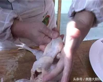 如何去鸡爪鸡骨最简单,大厨秘制凤爪做法