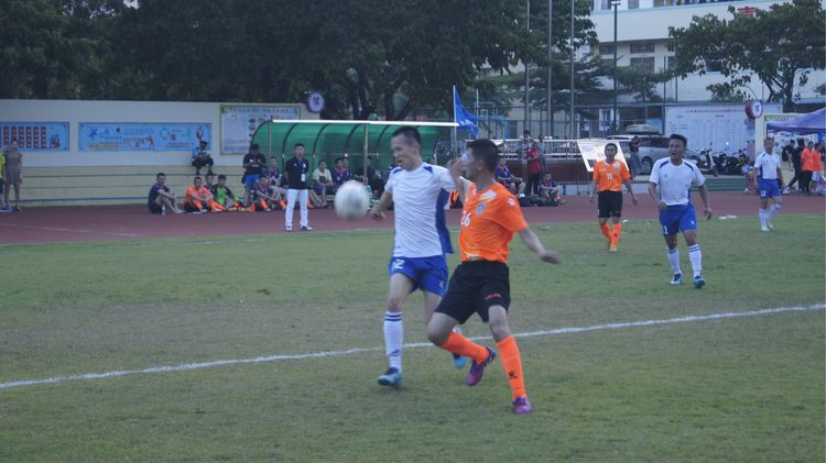 「“忠诚杯”足球赛」一球惜败虽败犹荣