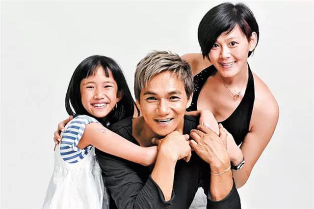 三人同为“达华”，一位已去世，一个背景深厚，第三个是知名奸角