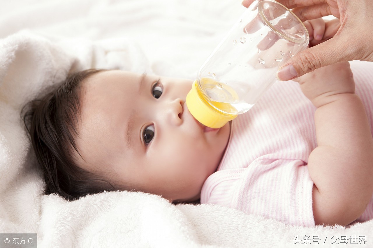 边吃边睡的宝宝该如何应对,如何改掉宝宝边吃边睡