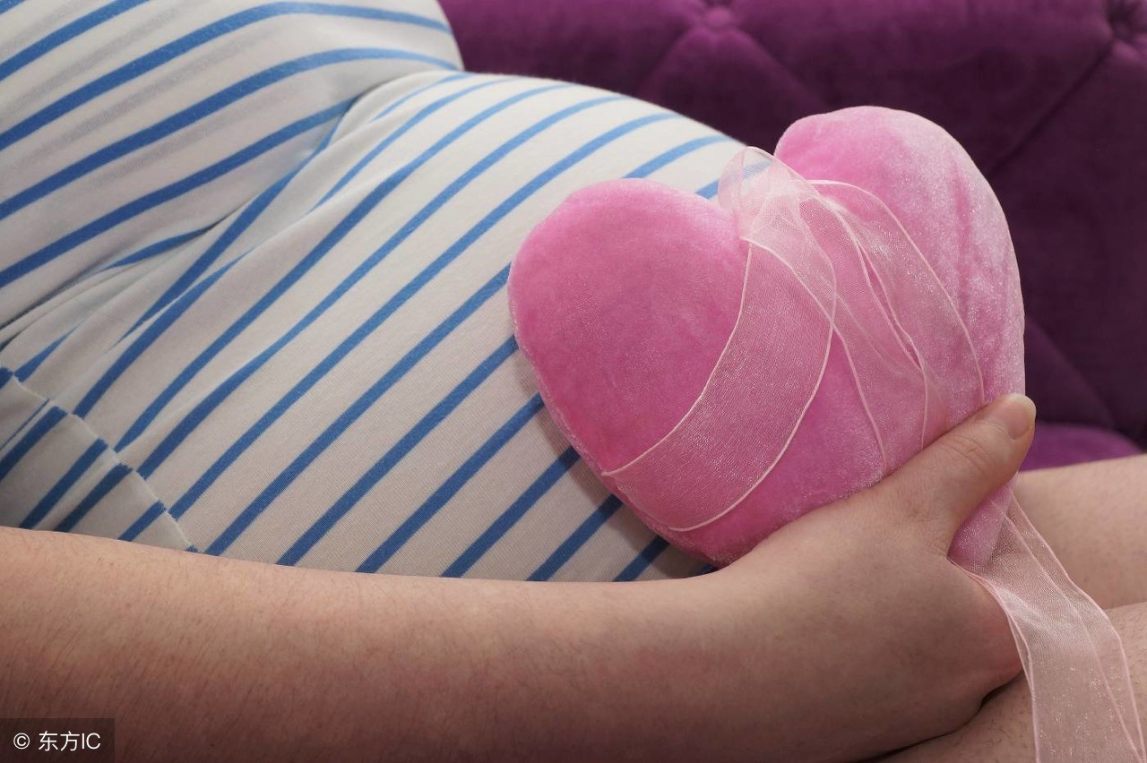 怀孕吃丈夫做的饭我却流产,直到看他往碗里偷偷加东西:堕胎药