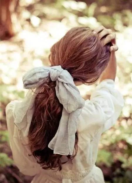 法式慵懒低马尾扎法,慵懒低马尾怎么扎好看