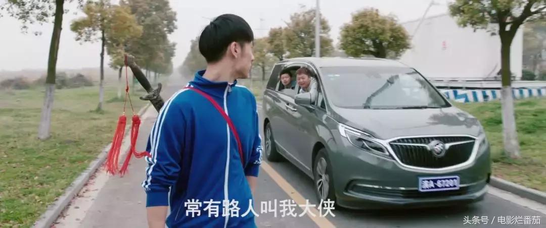 这个痴心光复门派的疯子，不就是照着周星驰的故事写的吗！