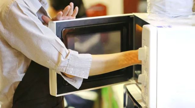 晚上睡觉要不要关路由器电源,晚上睡觉要关wifi吗