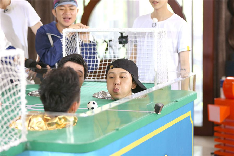 奔跑吧兄弟鹿晗和100人比赛,奔跑吧鹿晗搭档