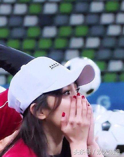 杨幂的红色战袍太惊艳,杨幂一身运动服显活力