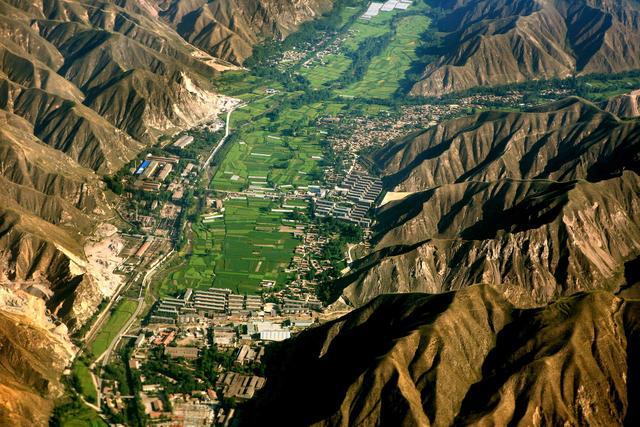 飞机高空拍摄效果图,飞机靠窗风景照片怎么拍