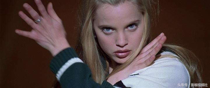 《美国丽人》汁源中年大叔无意中爱上女儿同学从此一发不可收拾