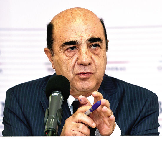 “黑天鹅”行动:“龙套”抢走一切戏码的闹剧