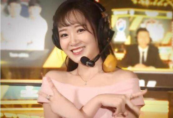 腾讯体育主播果果视频,果果vs美娜