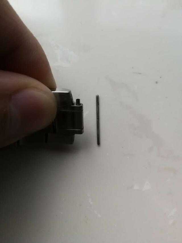 儿童手表表链怎么拆,手表拆表链只拆一边吗