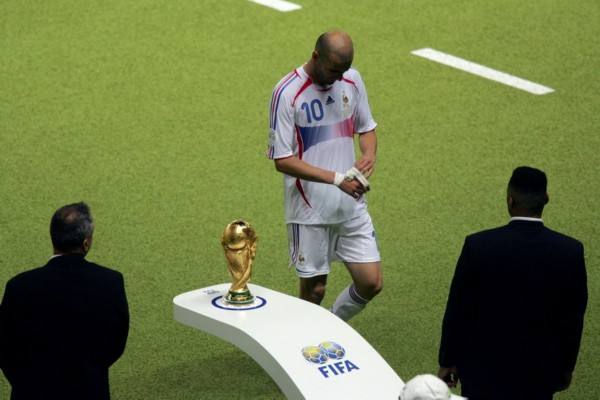 齐达内21年告别仪式,齐达内为何卸任皇马主教练