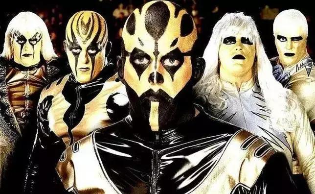 罗曼雷恩斯穿捍卫者防弹衣,wwe罗曼高光时刻