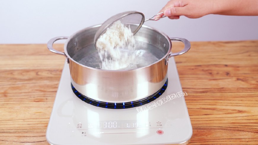 熬粥怎么粘稠水和米的比例,如何熬粥才能把粥熬得粘稠