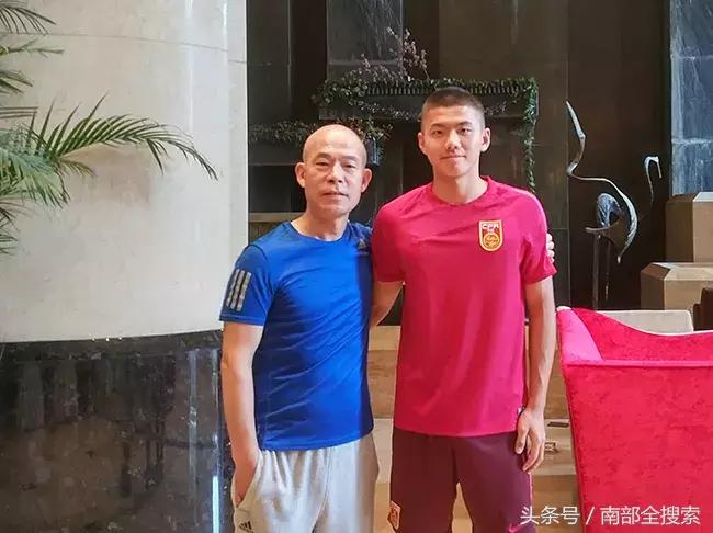 中国19岁天才前锋正式加盟西甲,国青19岁签约欧洲豪门