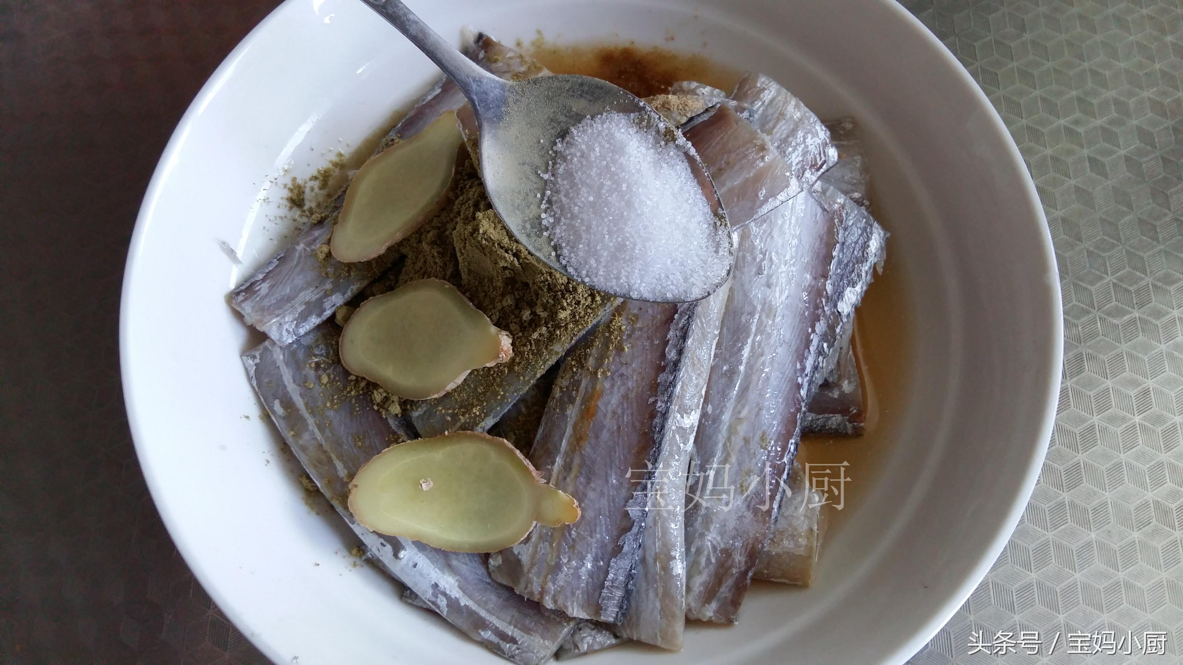 带鱼用电炒锅怎么煎不粘锅不会破,带鱼除了煎之外还有哪些做法
