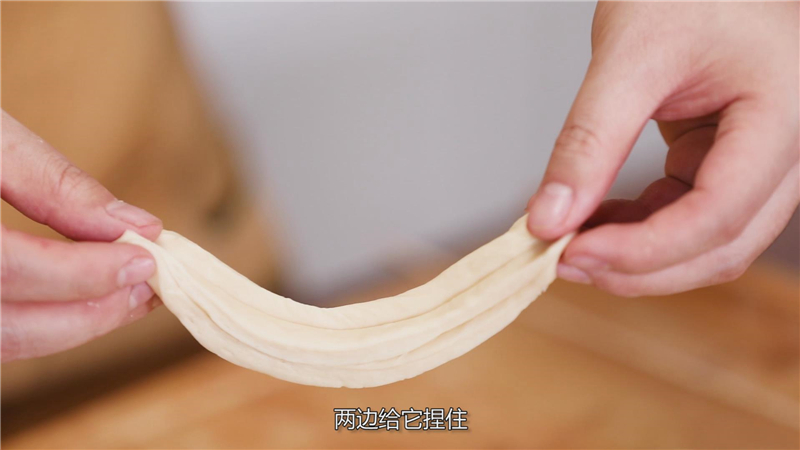 油条最简单炸出来还好吃,教你做放心油条不用任何添加剂