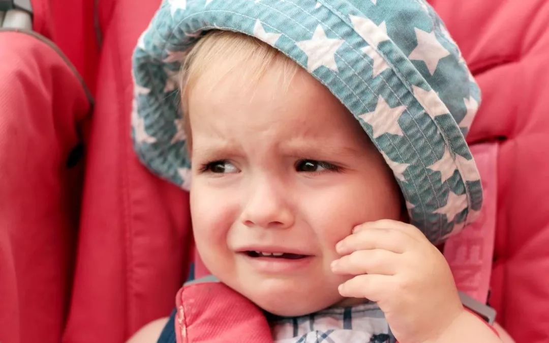 宝宝动不动就哭闹让人很崩溃,孩子一直哭闹不停怎么办3个月