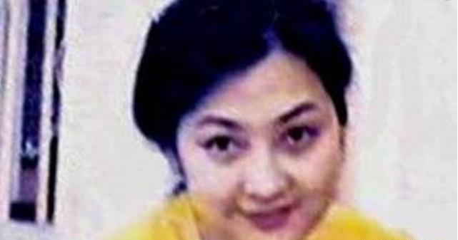 她被称为“冷美人”，被*昌星赖**送给贪官后偷偷生下一个儿子