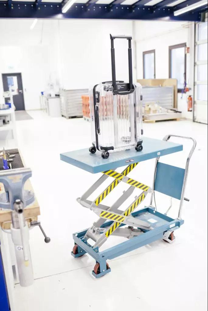 日默瓦跨界吴亦凡追捧的街头潮牌，年轻化步伐加速