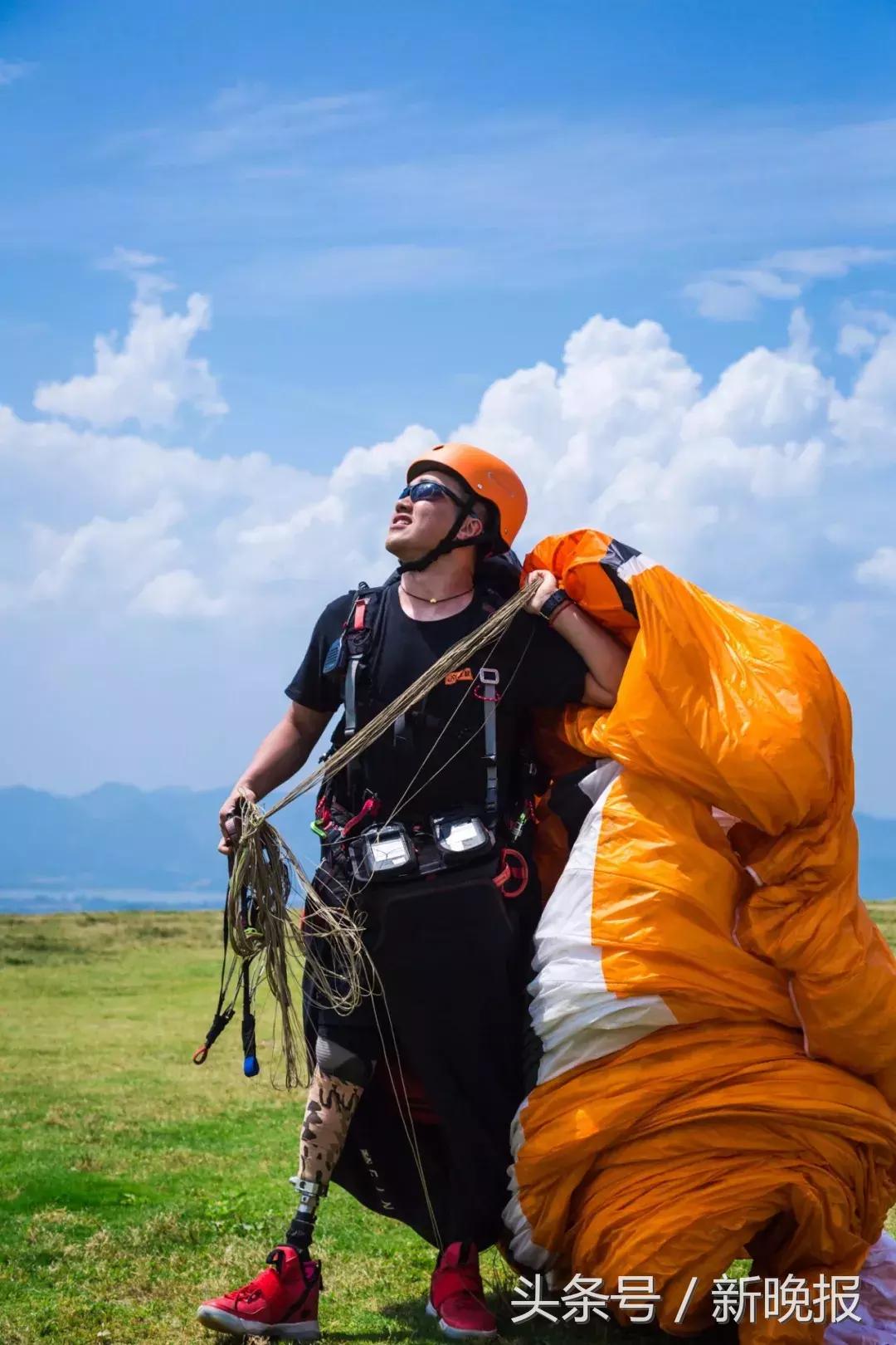 90后独腿小哥哥,弹吉他、进滑雪国家队……他的人生像超人!