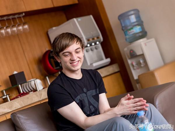 fnc赛后采访caps强颜欢笑,caps说fnc本来就拿过冠军